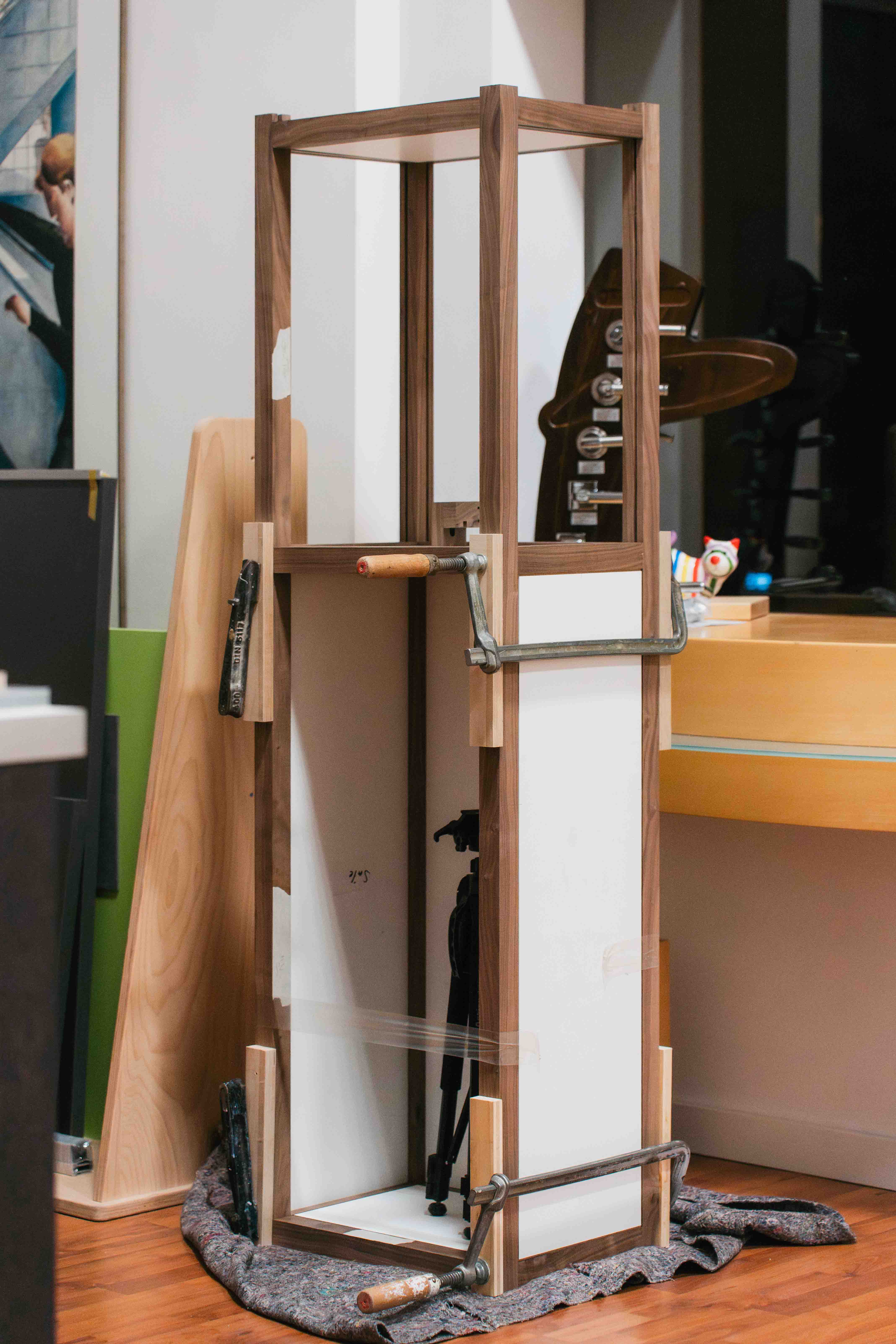 Probezusammenbau der Vitrine vor dem Lackieren