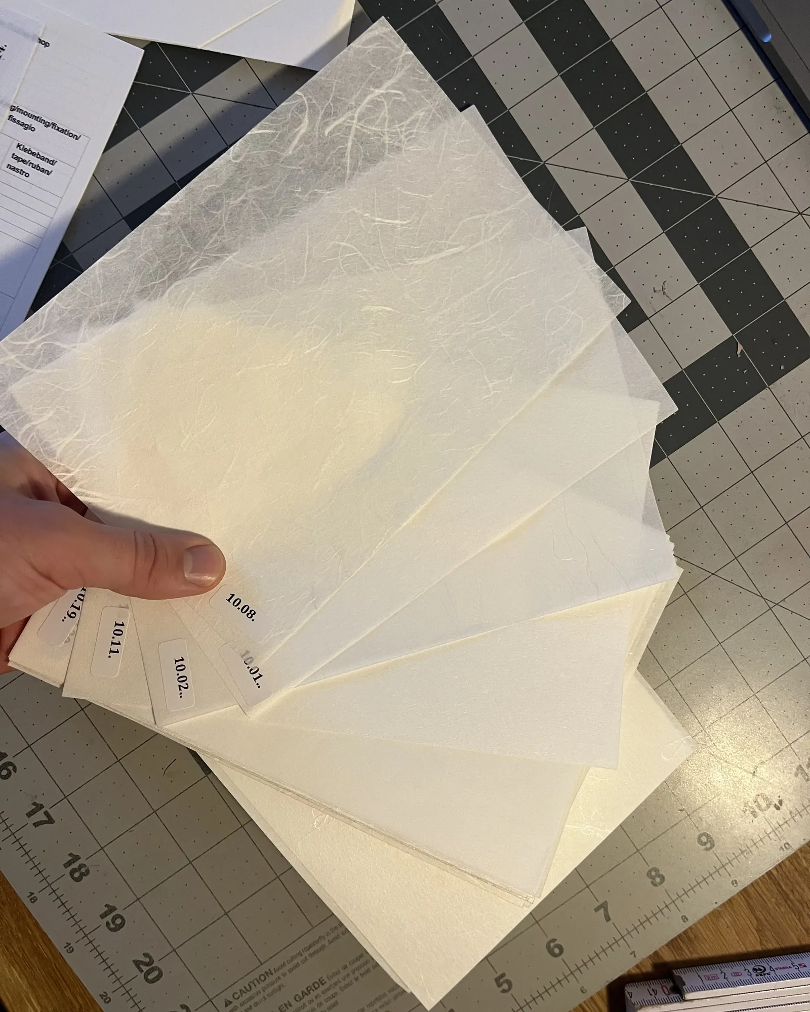 Materialtests mit unterschiedlichen Shoji-Papieren